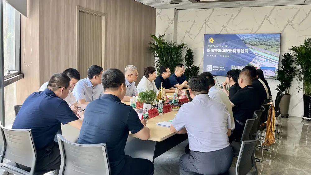 倍头条 | 乌海市市委副书记、市长崔景英一行光临壹定发参观领导