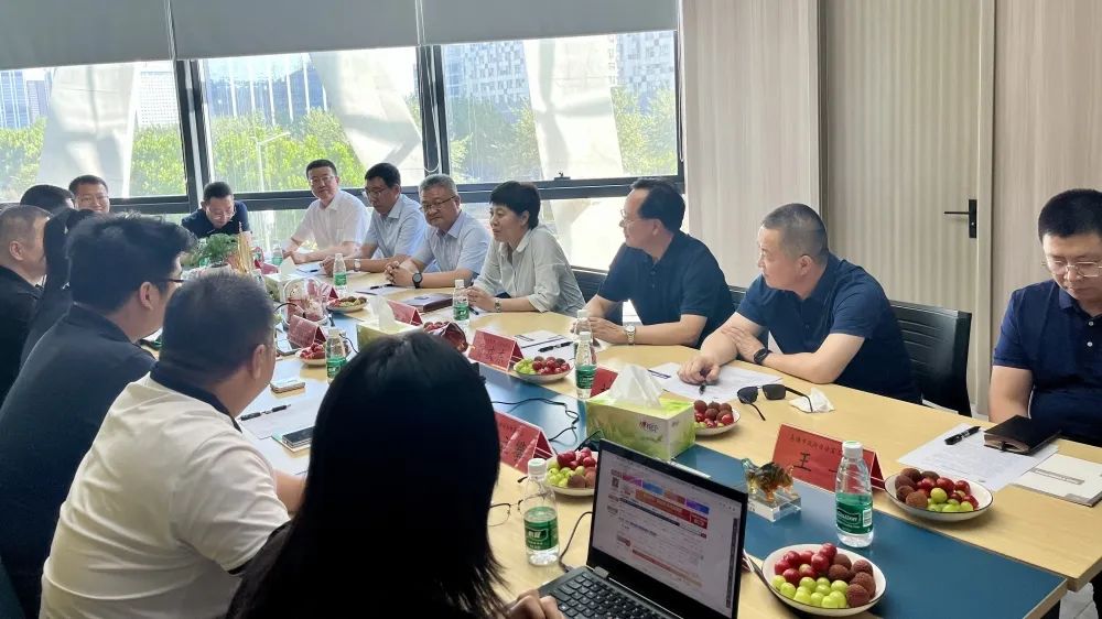 倍头条 | 乌海市市委副书记、市长崔景英一行光临壹定发参观领导
